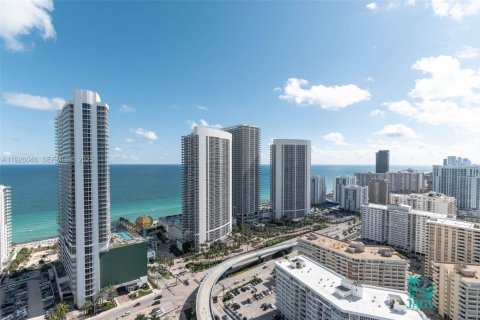 Condo in Hollywood, Florida, 2 bedrooms  № 2054263 - photo 15