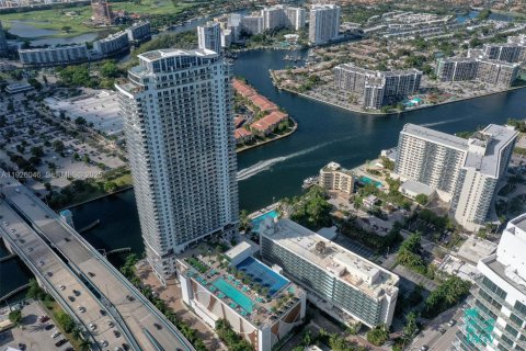 Condo in Hollywood, Florida, 2 bedrooms  № 2054263 - photo 28