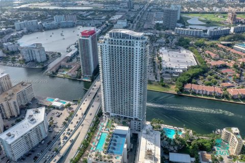 Condo in Hollywood, Florida, 2 bedrooms  № 2054263 - photo 26