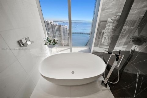 Condominio en venta en Miami, Florida, 3 dormitorios, 285.95 m2 № 1436989 - foto 28