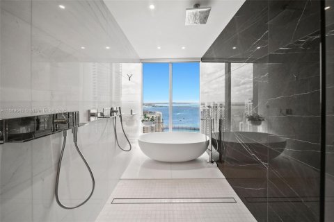 Condominio en venta en Miami, Florida, 3 dormitorios, 285.95 m2 № 1436989 - foto 27