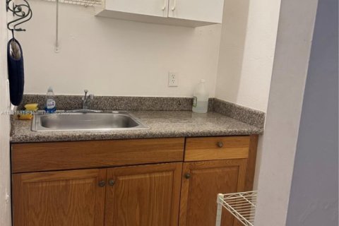 Propiedad comercial en alquiler en Hollywood, Florida № 1943744 - foto 4