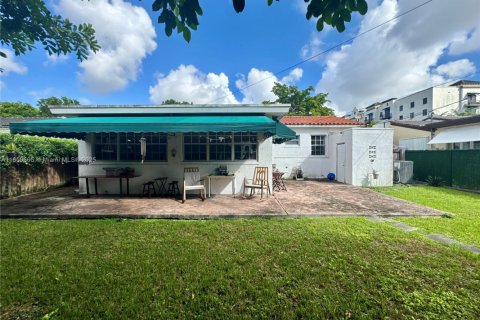 House in West Miami, Florida 3 bedrooms, 144 sq.m. № 1952475 - photo 21