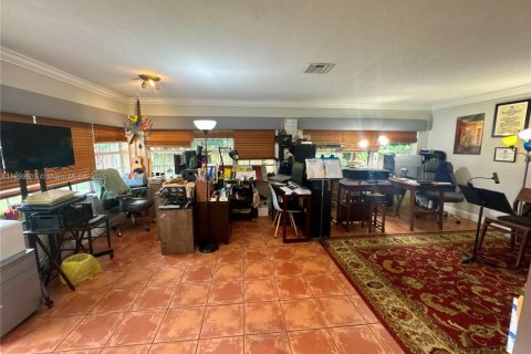House in West Miami, Florida 3 bedrooms, 144 sq.m. № 1952475 - photo 11