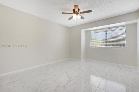 Condo in Sunrise, Florida, 2 bedrooms  № 2041652 - photo 18