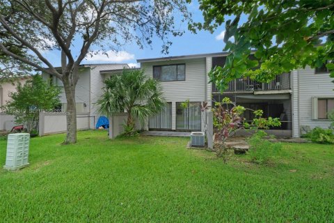 Condo in Sunrise, Florida, 2 bedrooms  № 2041652 - photo 25
