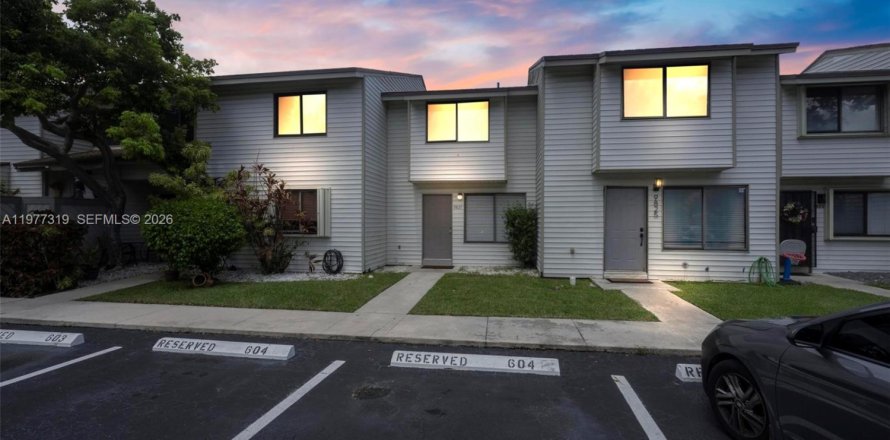 Condo in Sunrise, Florida, 2 bedrooms  № 2041652