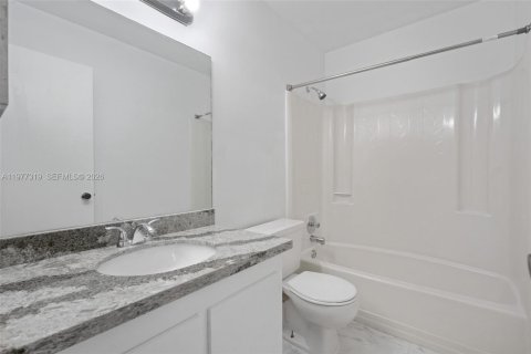 Condo in Sunrise, Florida, 2 bedrooms  № 2041652 - photo 15