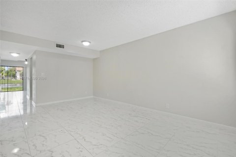 Condo in Sunrise, Florida, 2 bedrooms  № 2041652 - photo 22