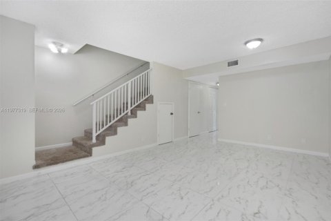 Condo in Sunrise, Florida, 2 bedrooms  № 2041652 - photo 11