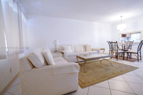 Copropriété à vendre à Hallandale Beach, Floride: 1 chambre, 71.53 m2 № 2089688 - photo 2
