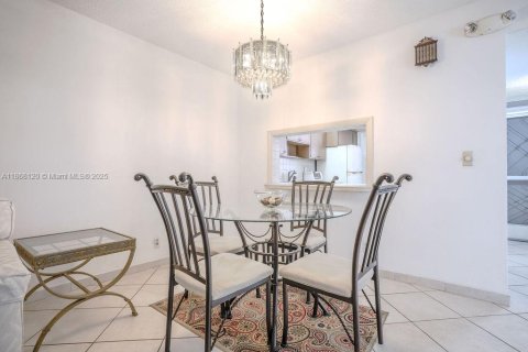 Copropriété à vendre à Hallandale Beach, Floride: 1 chambre, 71.53 m2 № 2089688 - photo 25