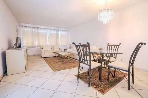 Copropriété à vendre à Hallandale Beach, Floride: 1 chambre, 71.53 m2 № 2089688 - photo 24