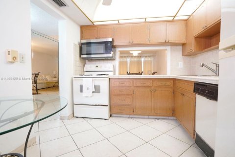 Copropriété à vendre à Hallandale Beach, Floride: 1 chambre, 71.53 m2 № 2089688 - photo 5