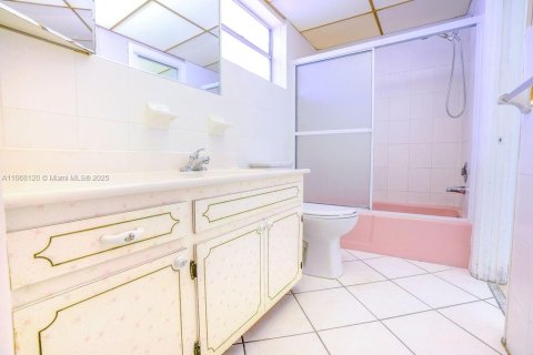 Copropriété à vendre à Hallandale Beach, Floride: 1 chambre, 71.53 m2 № 2089688 - photo 7