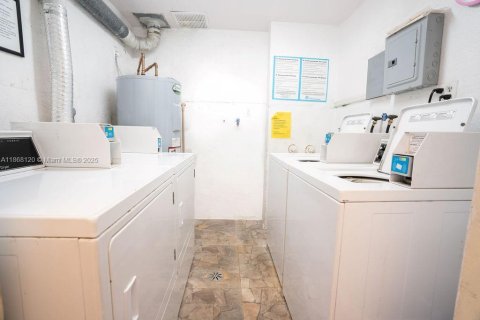 Copropriété à vendre à Hallandale Beach, Floride: 1 chambre, 71.53 m2 № 2089688 - photo 13