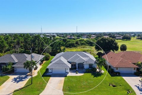 House in Rotonda, Florida 4 bedrooms, 209.77 sq.m. № 2419837 - photo 14