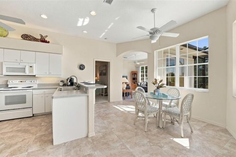 House in Rotonda, Florida 4 bedrooms, 209.77 sq.m. № 2419837 - photo 6