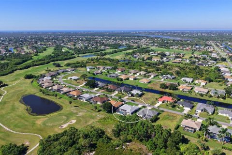 House in Rotonda, Florida 4 bedrooms, 209.77 sq.m. № 2419837 - photo 2