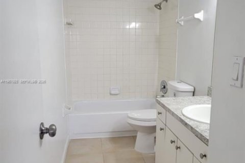 Copropriété à vendre à Oakland Park, Floride: 2 chambres, 101.82 m2 № 2049023 - photo 19