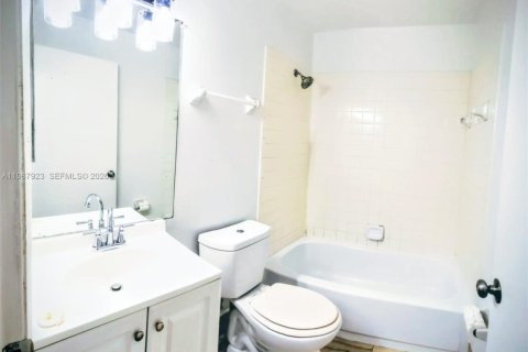 Copropriété à vendre à Oakland Park, Floride: 2 chambres, 101.82 m2 № 2049023 - photo 18