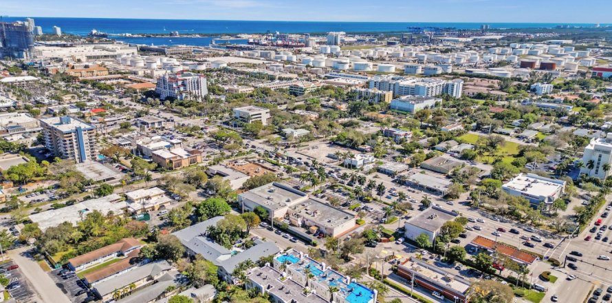 Townhouse in Fort Lauderdale, Florida 3 bedrooms, 163.69 sq.m. № 1024272
