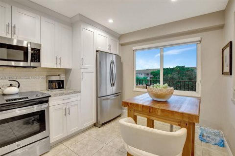 Condo in Pembroke Pines, Florida, 2 bedrooms  № 1817572 - photo 2
