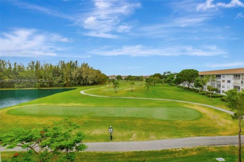 Condo in Pembroke Pines, Florida, 2 bedrooms  № 1817572 - photo 19