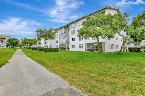 Condo in Pembroke Pines, Florida, 2 bedrooms  № 1817572 - photo 30