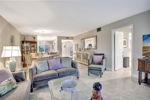 Condo in Pembroke Pines, Florida, 2 bedrooms  № 1817572 - photo 16