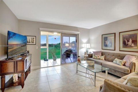 Condo in Pembroke Pines, Florida, 2 bedrooms  № 1817572 - photo 14