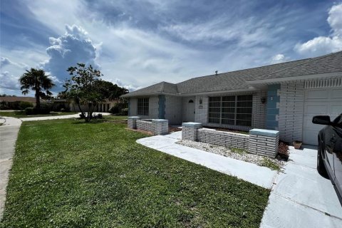 House in Port Charlotte, Florida 3 bedrooms, 190.36 sq.m. № 1245608 - photo 2