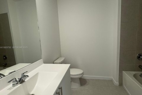 Casa en alquiler en Pembroke Pines, Florida, 4 dormitorios, 166.02 m2 № 2038832 - foto 9