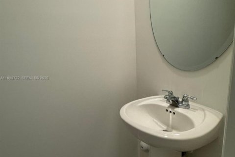 Casa en alquiler en Pembroke Pines, Florida, 4 dormitorios, 166.02 m2 № 2038832 - foto 12