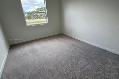 Casa en alquiler en Pembroke Pines, Florida, 4 dormitorios, 166.02 m2 № 2038832 - foto 6