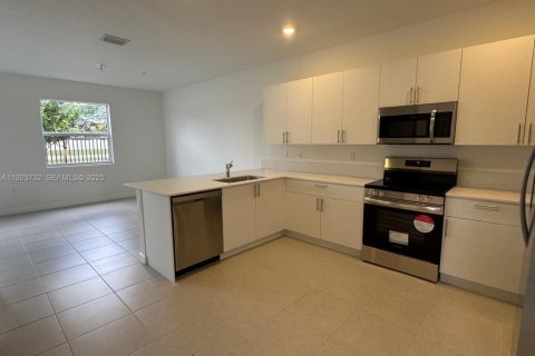 Casa en alquiler en Pembroke Pines, Florida, 4 dormitorios, 166.02 m2 № 2038832 - foto 13