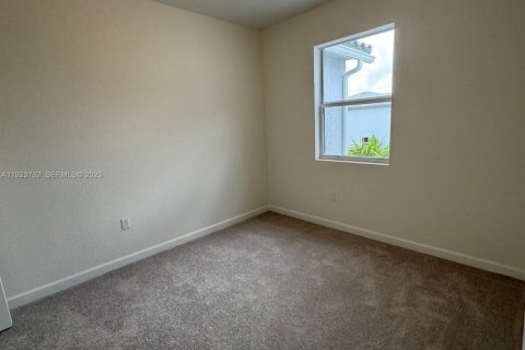 Casa en alquiler en Pembroke Pines, Florida, 4 dormitorios, 166.02 m2 № 2038832 - foto 4