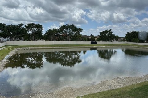 Casa en alquiler en Pembroke Pines, Florida, 4 dormitorios, 166.02 m2 № 2038832 - foto 14