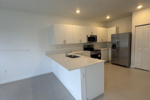 Casa en alquiler en Pembroke Pines, Florida, 4 dormitorios, 166.02 m2 № 2038832 - foto 11