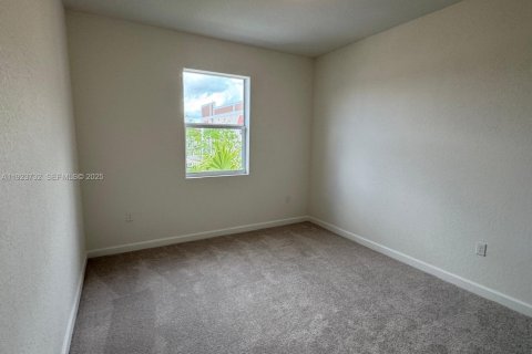 Casa en alquiler en Pembroke Pines, Florida, 4 dormitorios, 166.02 m2 № 2038832 - foto 3