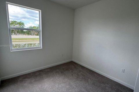 Casa en alquiler en Pembroke Pines, Florida, 4 dormitorios, 166.02 m2 № 2038832 - foto 5