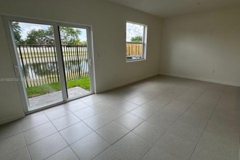 Casa en alquiler en Pembroke Pines, Florida, 4 dormitorios, 166.02 m2 № 2038832 - foto 7