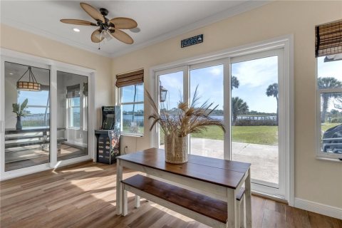 House in New Smyrna Beach, Florida 4 bedrooms, 240.25 sq.m. № 2208844 - photo 29