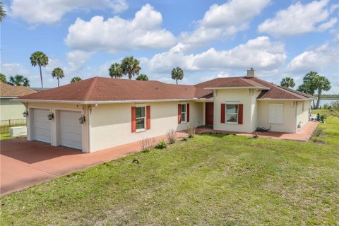 House in New Smyrna Beach, Florida 4 bedrooms, 240.25 sq.m. № 2208844 - photo 2