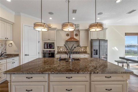 House in New Smyrna Beach, Florida 4 bedrooms, 240.25 sq.m. № 2208844 - photo 15