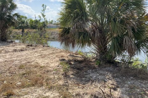 Land in Cape Coral, Florida № 362414 - photo 10