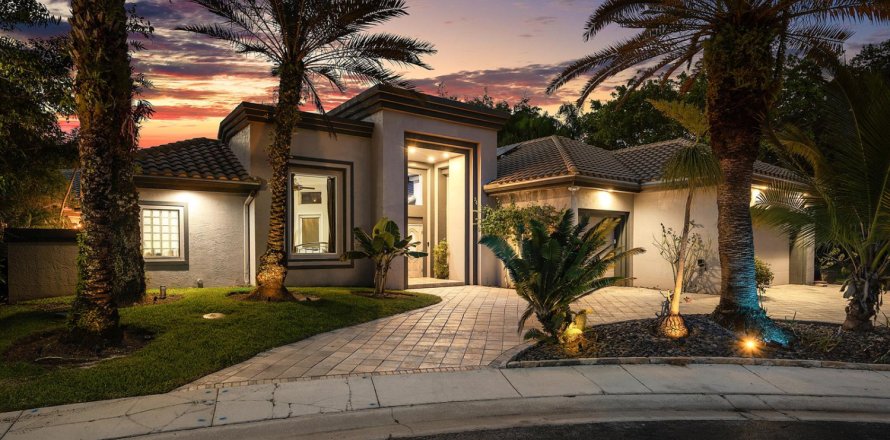 House in Boca Raton, Florida 5 bedrooms, 435.99 sq.m. № 2250816