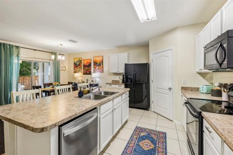 House in DeLand, Florida 4 bedrooms, 170.01 sq.m. № 2216323 - photo 3