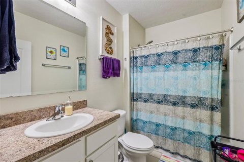 House in DeLand, Florida 4 bedrooms, 170.01 sq.m. № 2216323 - photo 16