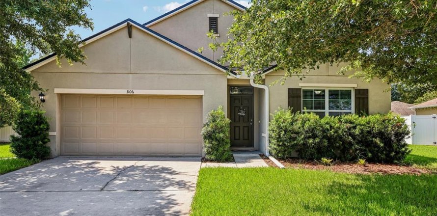 House in DeLand, Florida 4 bedrooms, 170.01 sq.m. № 2216323